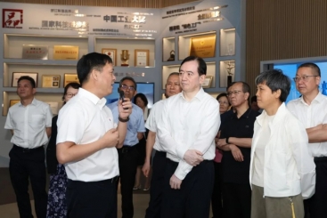 全省全過程人民民主人大基層實踐考察團(tuán)調(diào)研巨石